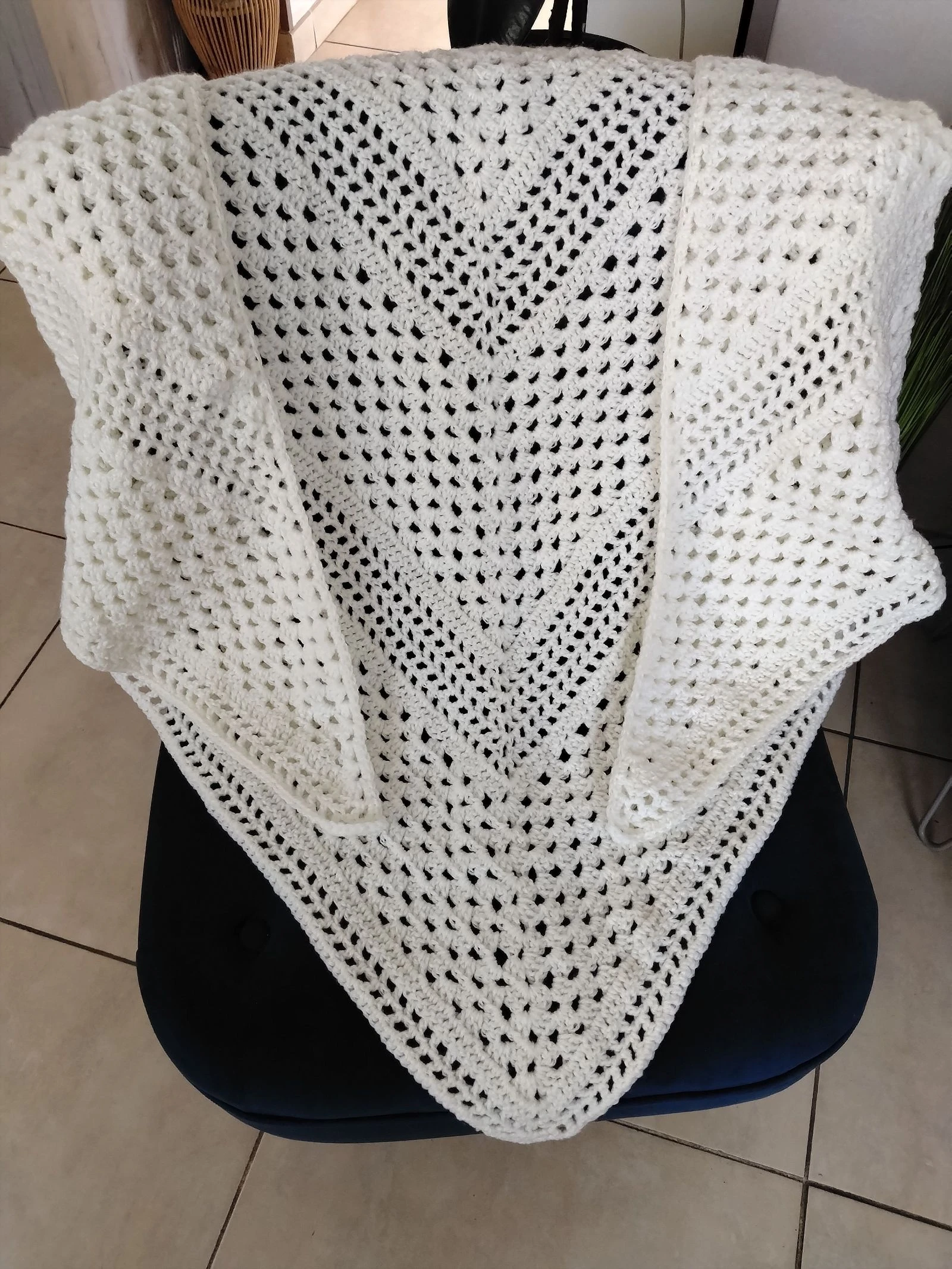 White crocheted acrylic openwork shawl – photo 7
